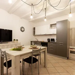https://suite-garibaldi.it-lombardy.com